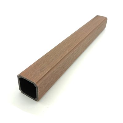 Balaustra cava per coestrusione Ringhiera per balcone in WPC resistente ai raggi UV ricoperta in PE 50x50