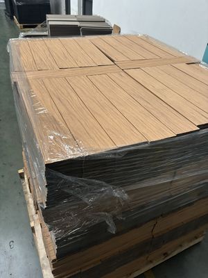 Pavimenti in WPC serie Luxury 500x500: l'artigianalità definisce l'eccellenza