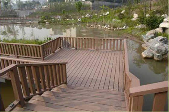 Pannello di recinzione WPC resistente alle intemperie a bassa manutenzione per cortile commerciale