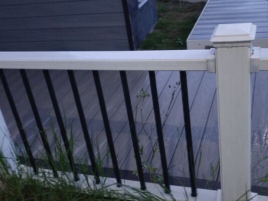 Recinzione antitermiti in WPC eco-riciclato per confini agricoli