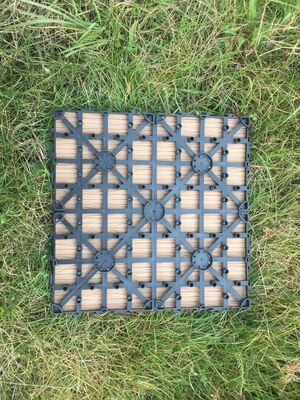 Piastrelle per ponte WPC fai-da-te 30 * 30 cm Pavimentazione esterna con venature del legno naturale per patio domestico