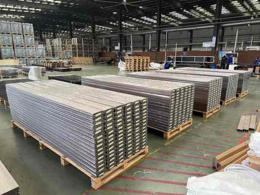 Rivestimento in WPC resistente ai raggi UV Decorazione per esterni Pannello a parete in coestrusione WPC