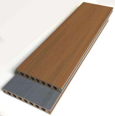 Campione gratuito antiscivolo impermeabile resistente ai raggi UV colore teak 140 * 23mm pavimentazione composita pavimentazione esterna coestrusione Wpc Decking