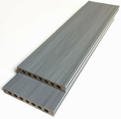 Campione gratuito antiscivolo impermeabile resistente ai raggi UV colore teak 140 * 23mm pavimentazione composita pavimentazione esterna coestrusione Wpc Decking