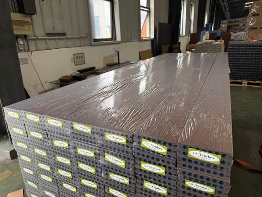 Pannelli compositi in materiali da costruzione durevoli WPC Decking per mobili da esterno