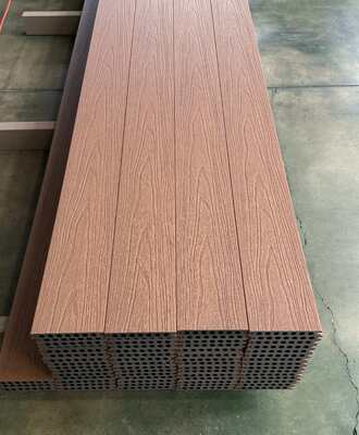Pannelli compositi in materiali da costruzione durevoli WPC Decking per mobili da esterno