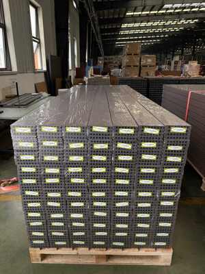 Pannelli compositi in materiali da costruzione durevoli WPC Decking per mobili da esterno
