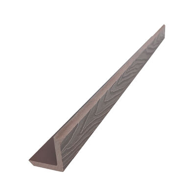 Telaio per porte e finestre con rivestimento in WPC impermeabile