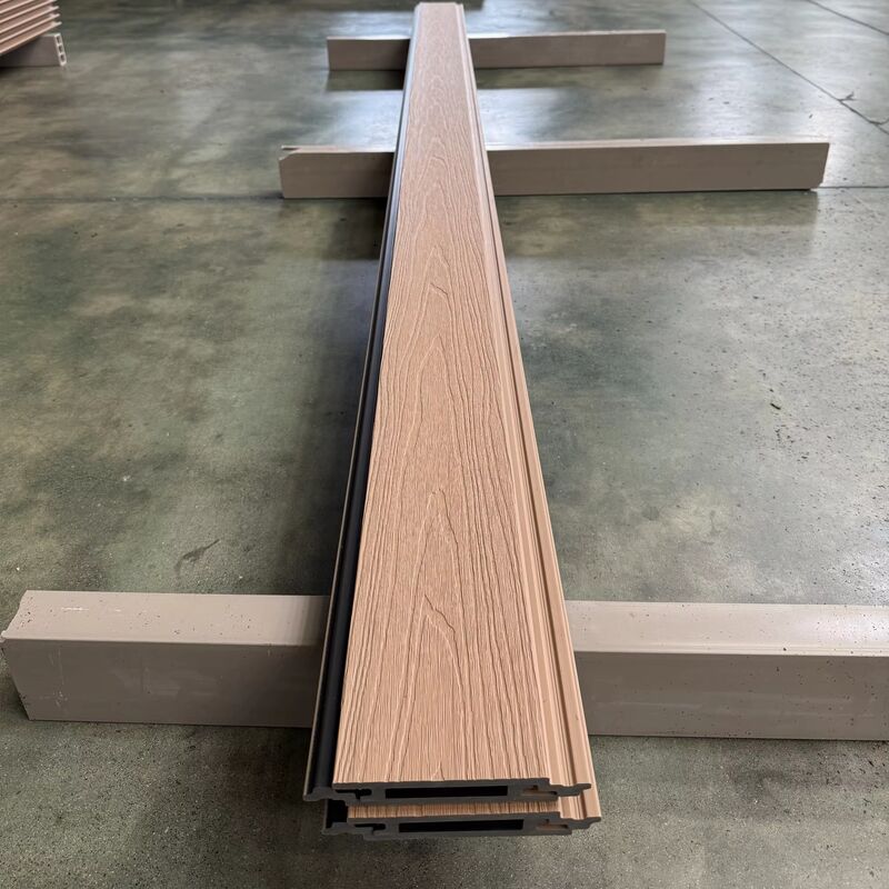 Rivestimento in WPC resistente ai raggi UV Decorazione per esterni Pannello a parete in coestrusione WPC