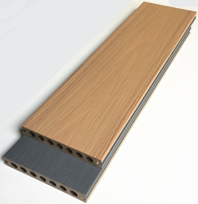 Campione gratuito antiscivolo impermeabile resistente ai raggi UV colore teak 140 * 23mm pavimentazione composita pavimentazione esterna coestrusione Wpc Decking