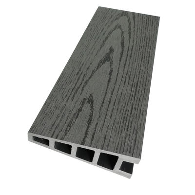 Pannello a parete per rivestimento in legno ecologico a doghe WPC per la decorazione del cortile