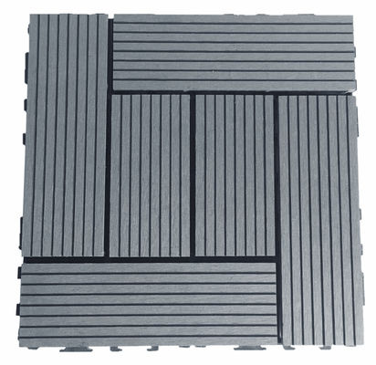 Piastrella per esterni in WPC spazzolato sabbiato grigio. Decking ad incastro esterno 300x300