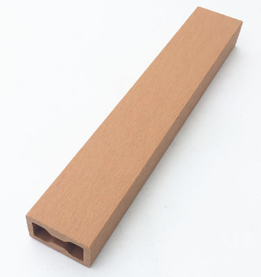 Travetto in Wpc impermeabile per esterno con chiglia per pavimentazione composita ricoperta