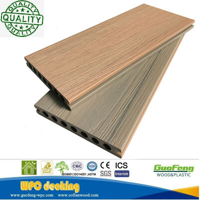 Decking composito in legno-plastica a coestrusione per pavimentazioni esterne impermeabili